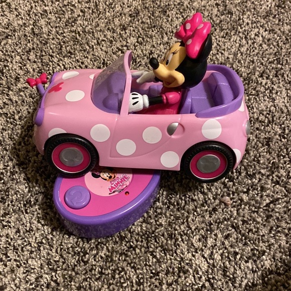 Minnie Mouse Remote Control Roadster - Picture 2 of 5
